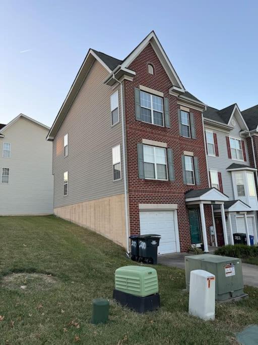 Entire Nw Stadium Home With Pool Table And Parking Washington Extérieur photo